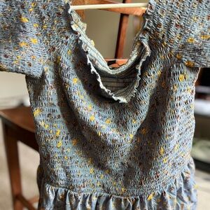 American Eagle Fitted Crop, optional off the shoulder sleeves. Floral ruffle top